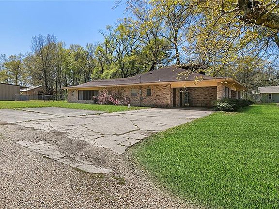 2nd image of 515 Hewitt Rd