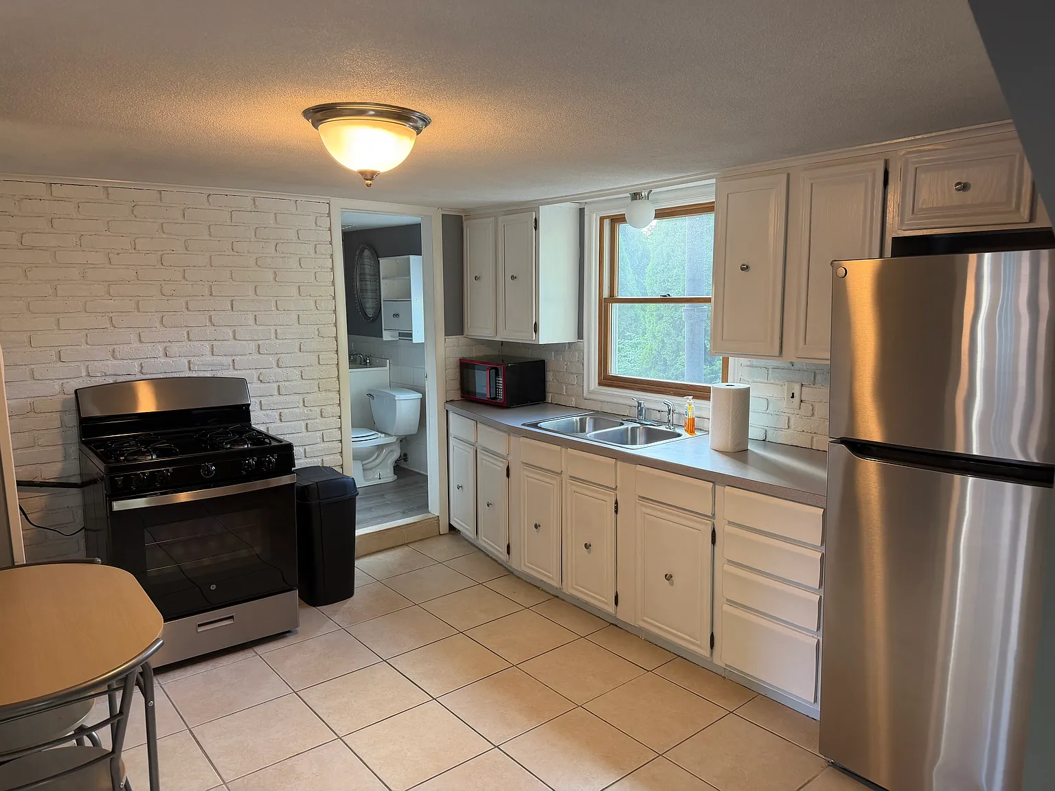 1 bed, 700 sqft, $1,400 — Photo 4