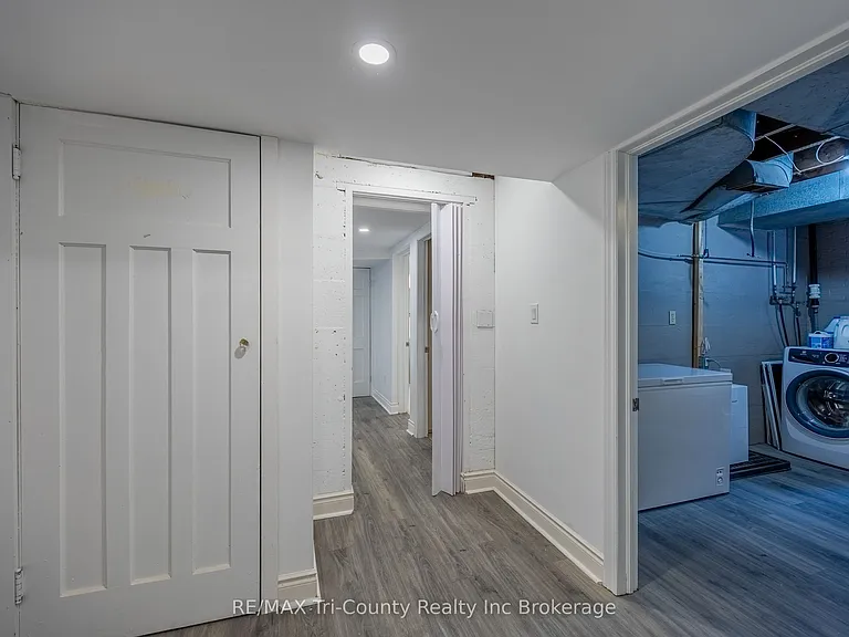 909 James St — Photo 11