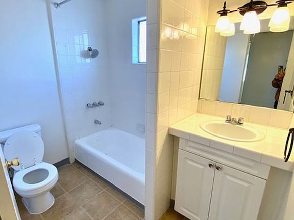 4th image of 25511-25519 S Western Ave #25515B