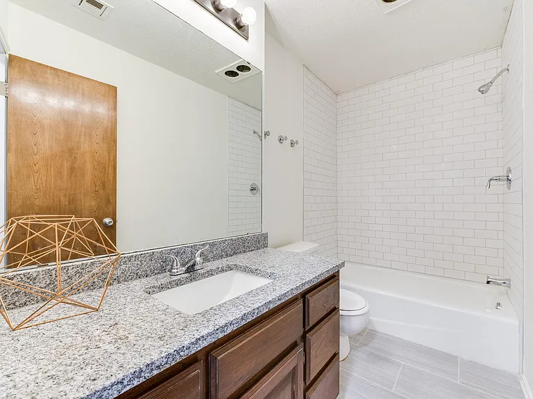 1829 Courtney Ln — Photo 32