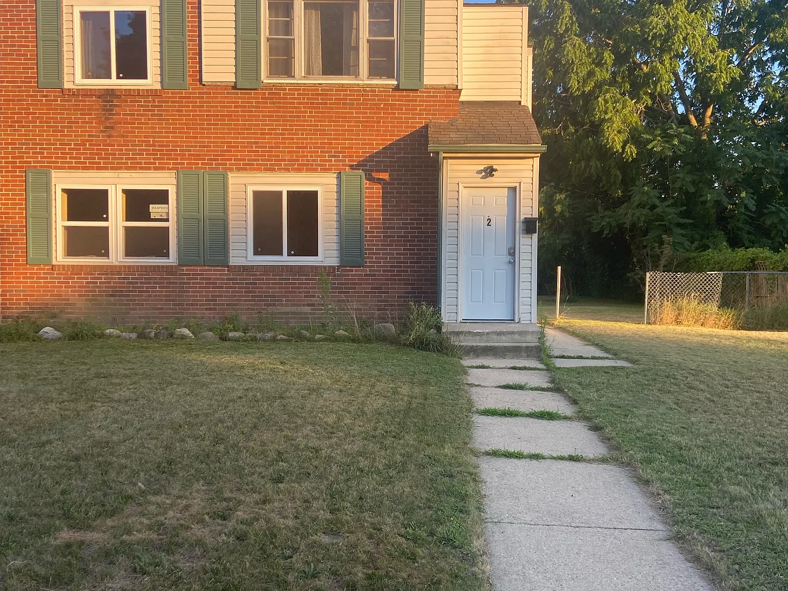 3 bed, 1225 sqft, $1,650 — Photo 3