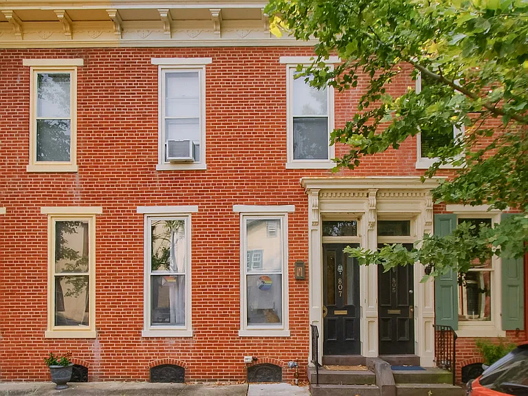 807 Green St #2 — Photo 1