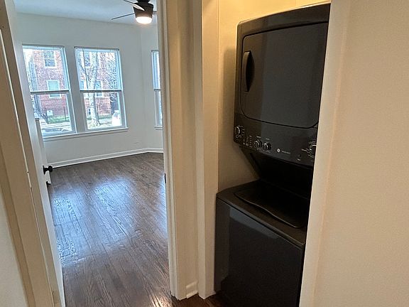 4th image of 4143 N Albany Ave #1