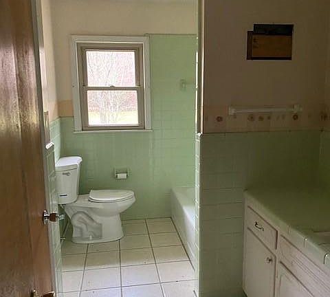 3rd image of 301 Shady Brook Dr