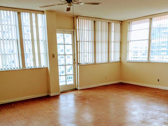 3rd image of 2025 NE 164th St APT 404