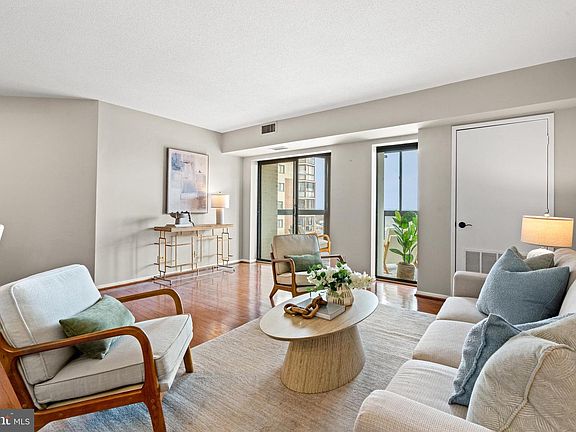 4th image of 900 Stafford St #2006