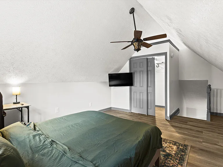 Hillside Pl SE — Photo 3