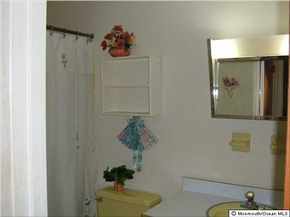 5th image of 222D Columbine Ave