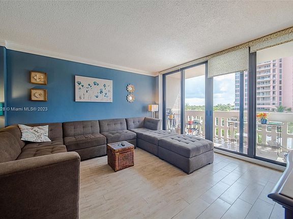 4th image of 90 Edgewater Dr APT 412
