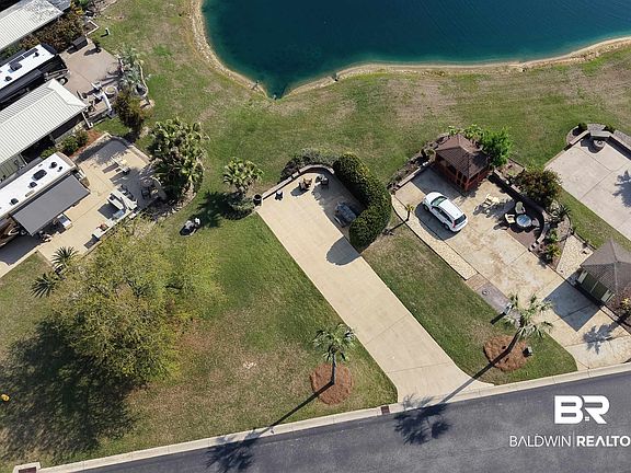 3rd image of 260 Magnifico Dr