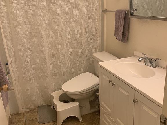 4th image of 605-607 Radcliffe Dr #605