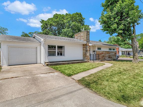 3rd image of 611 Gray Dr
