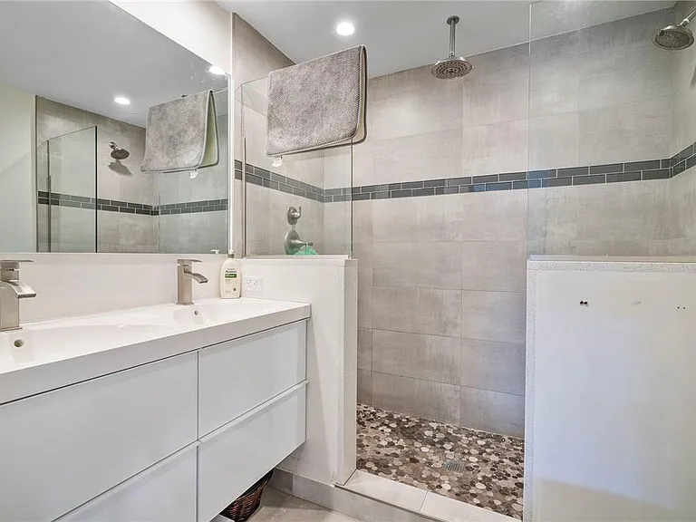 1949 Windward Dr — Photo 12