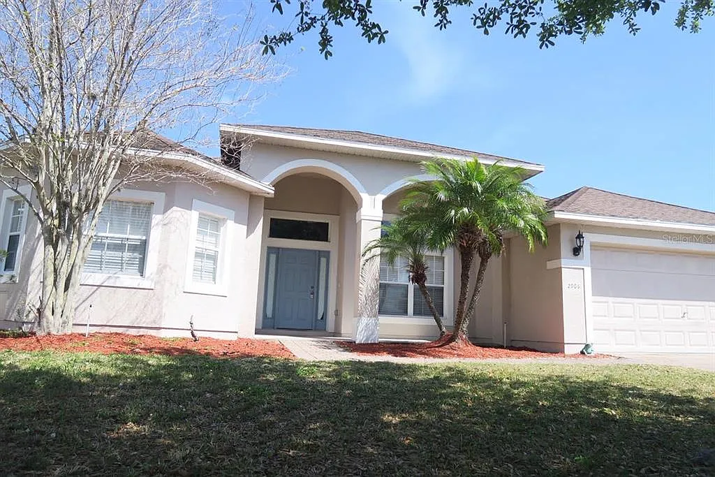 4 bed, 3.0 bath, 2221 sqft, $1,895 — Photo 2