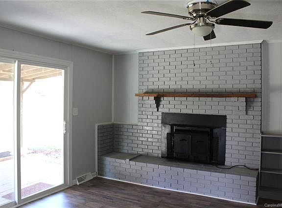 3rd image of 2211 N Edenburg St