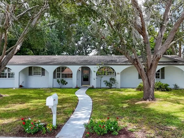 2912 Pinecrest Way, Sarasota, FL 34239