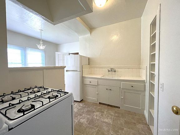 3rd image of 1980 Jefferson St APT 204