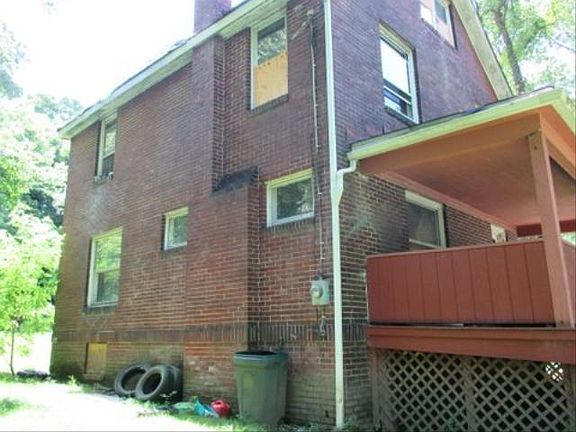 3rd image of 3337 Belden Ave