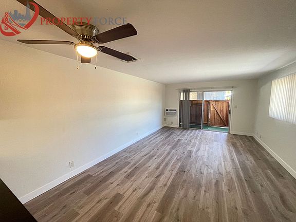 3rd image of 946 Tamarack Ln APT 9