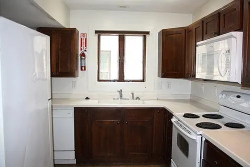 5 bed, 1596 sqft, $6,300 — Photo 2