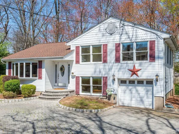 130 Godwin Ave, Wyckoff, NJ 07481