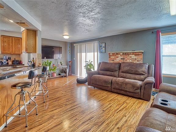 5th image of 1103 Langridge Ct NW