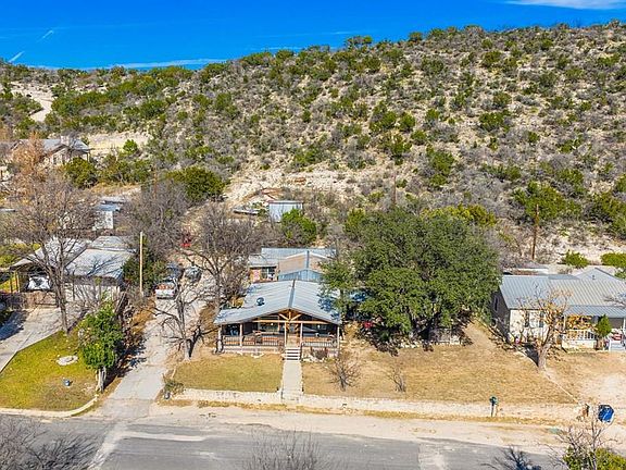 2nd image of 208 Hillside St