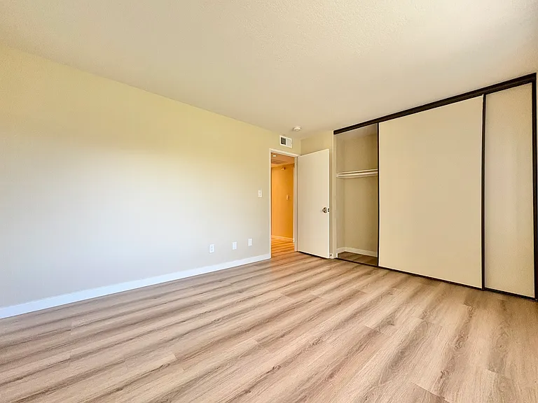 14540 Burbank Blvd #5 — Photo 7