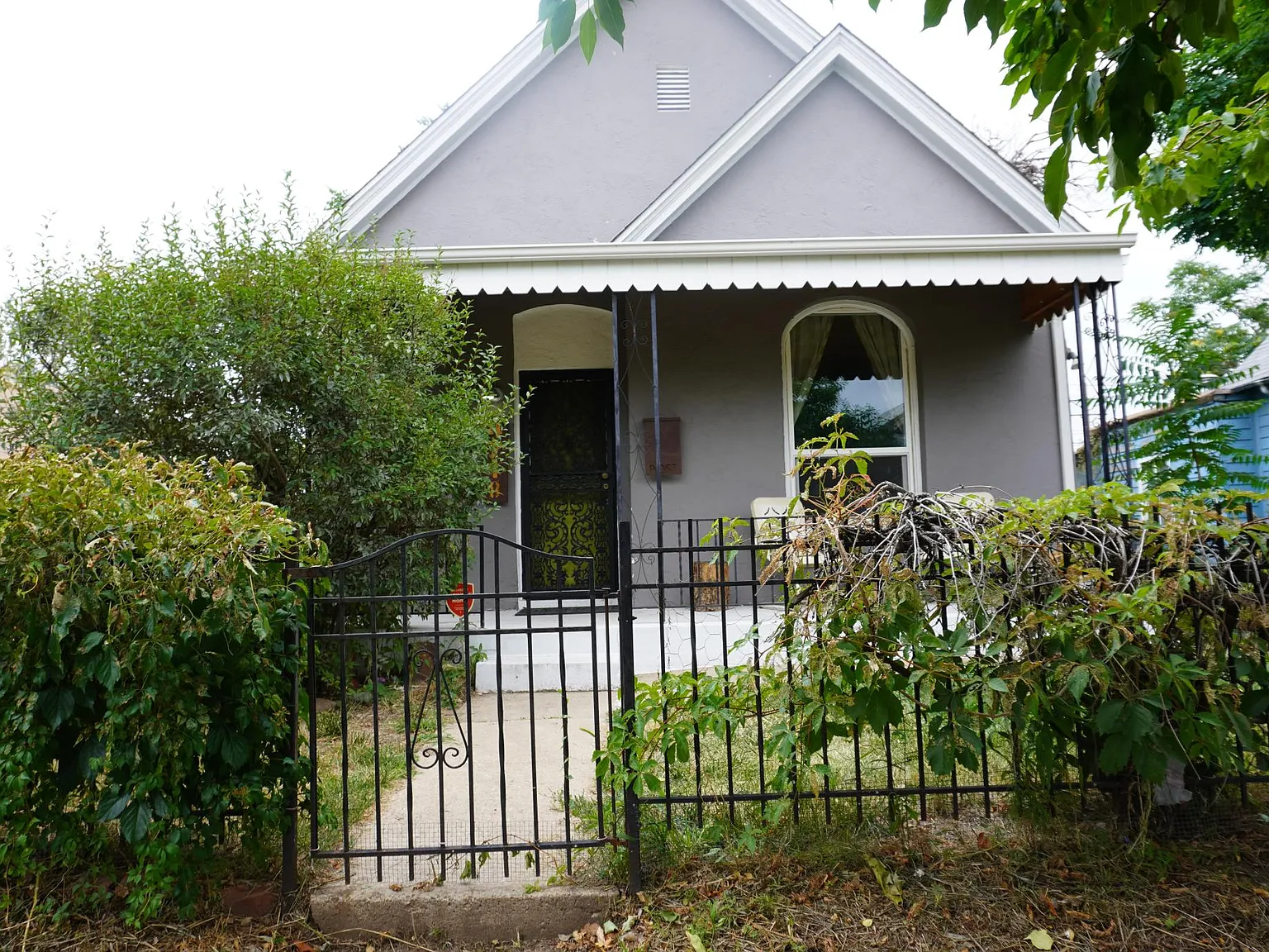 4718 Race St — Photo 1