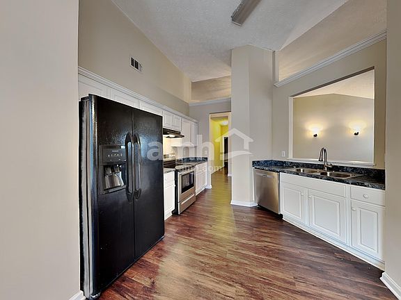 3rd image of 412 Heathcliff Ct