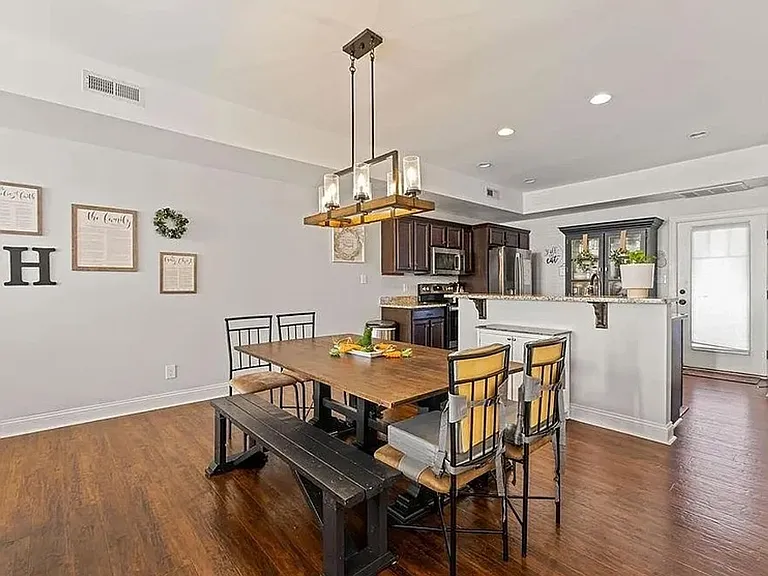 127 Portico St — Photo 3