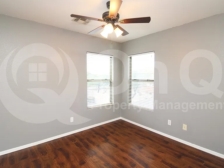 7644 S 64th Ln — Photo 11