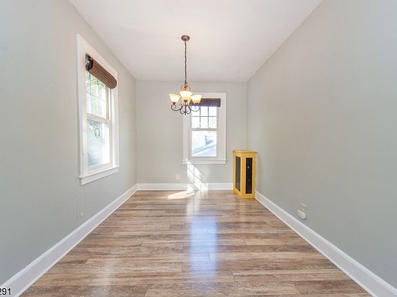 5th image of 33 Glendale St #2
