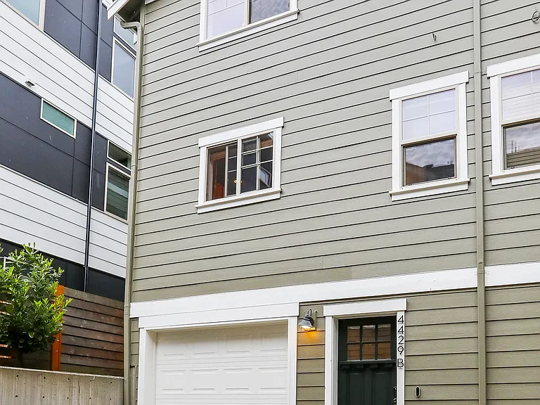 4429B 41st Ave SW — Photo 2