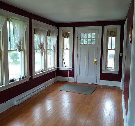 Front sitting room/den.