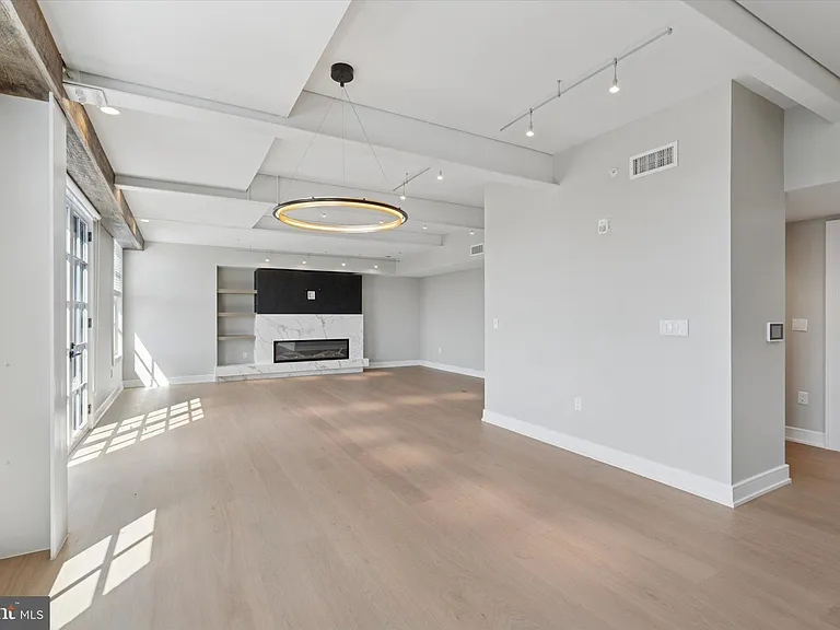 50 N Main St #302 — Photo 12