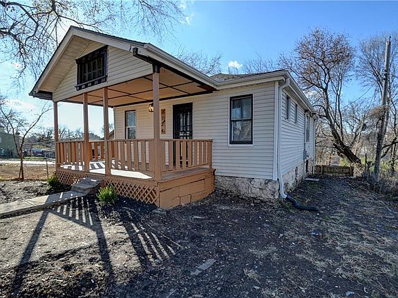 5th image of 2724 Oakley Ave