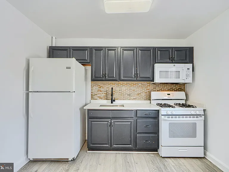 165 Hampshire Rd — Photo 10
