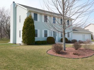 9033 S Delaware Dr, Oak Creek, WI 53154