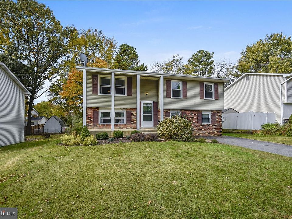 1st image of 944 Autumnwood Dr