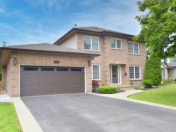 3 Suter Cres, Hamilton, ON L9H 6R6