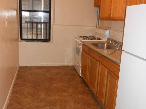 4th image of 3229 Steuben Ave