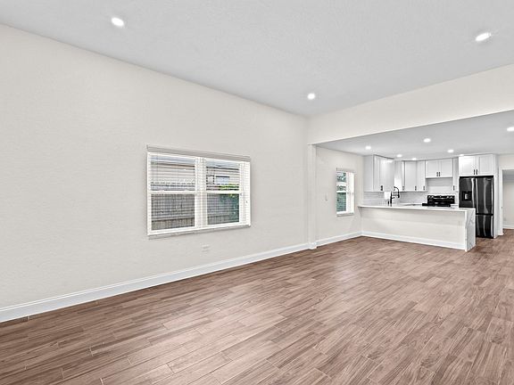 4th image of 4263 Sussex Avenue