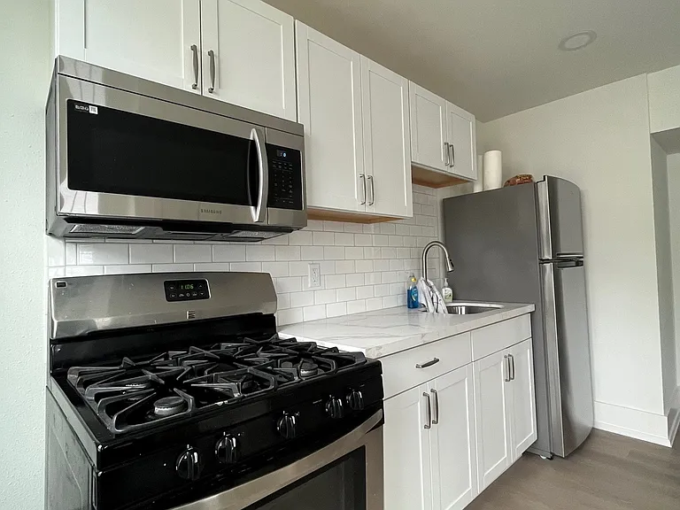 3326 Robert St — Photo 5