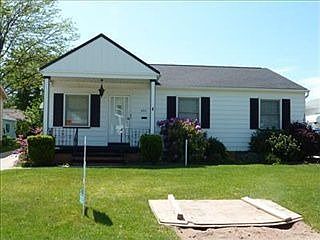 1st image of 822 Charles St