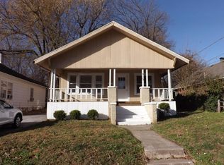 913 S Douglas Ave, Springfield, MO 65806