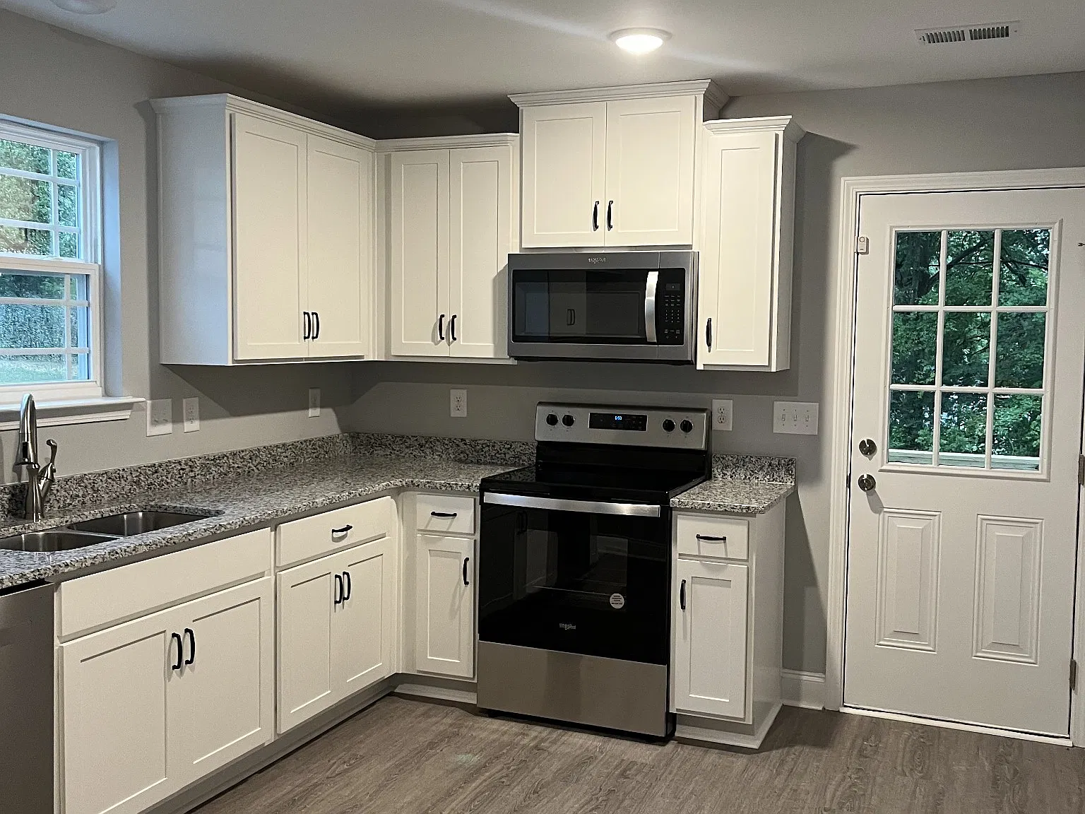 3 bed, 2.0 bath, 1050 sqft, $1,700 — Photo 4