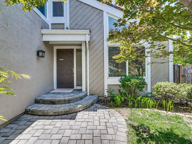 803 Runningwood Cir — Photo 2