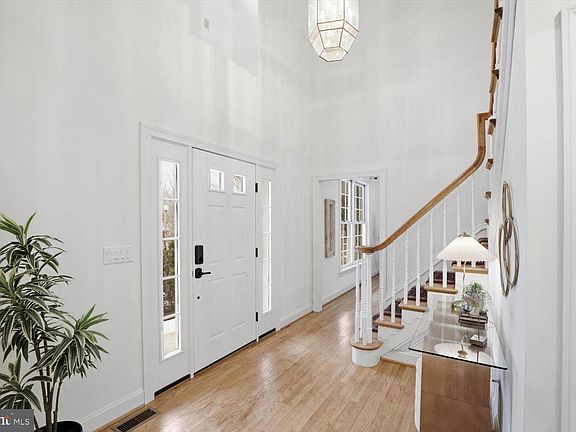 4th image of 1160 Stoney Run Rd